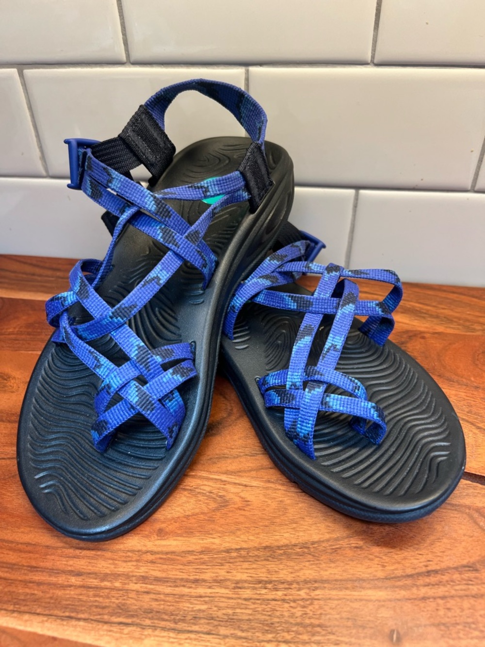 Chaco ZX2 Strappy Classic Sandals - size 8
